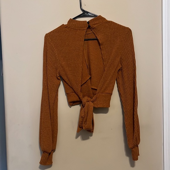 Long Sleeve Crop Top - Picture 5 of 5